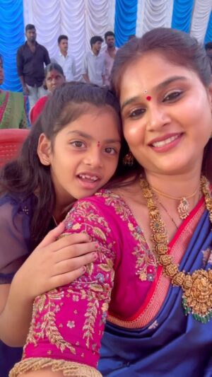 Madhu Reddy Instagram - Love u chitti talli 😘 @purvikaareddy 

#madhureddy_official #insta #instalove #instagram #viralreels #viral #reels #reelsforyou #reelsfeelit #feel #feelitreelit #reelitfeelit #mother #motherlove #motherdaughter #reelitfeelit❤️❤️ #trendingreels #trend #father #missing #trendingnow #love #loveyourself