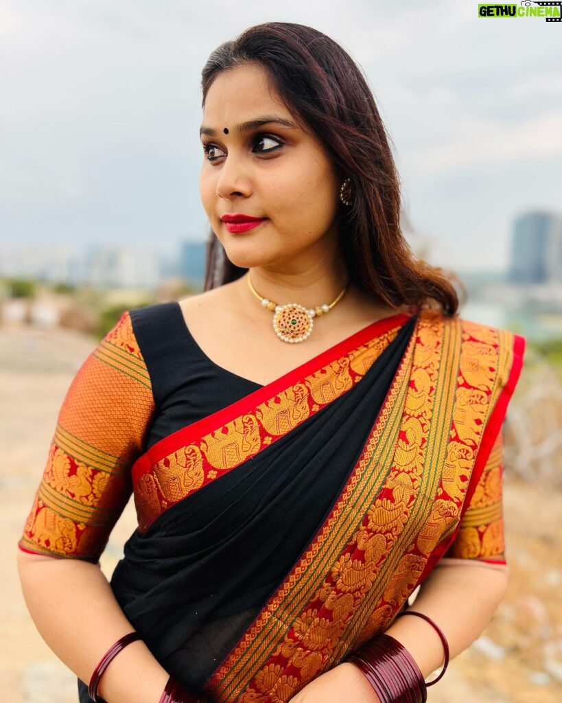 Madhu Reddy Instagram - Traditional look😘 Saree @missammacollections2023 #instagram #insta #treditional #sareelove #sareelover #sareecollection #treditional #trend #post #picoftheday #photooftheday #photoshoot #photographers #location #locations #viral #viralpost #viralposts #angel #favorite