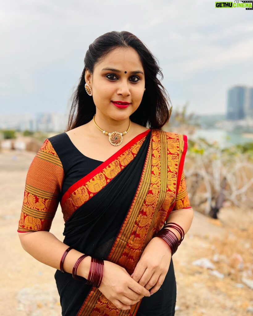 Madhu Reddy Instagram - Traditional look😘 Saree @missammacollections2023 #instagram #insta #treditional #sareelove #sareelover #sareecollection #treditional #trend #post #picoftheday #photooftheday #photoshoot #photographers #location #locations #viral #viralpost #viralposts #angel #favorite