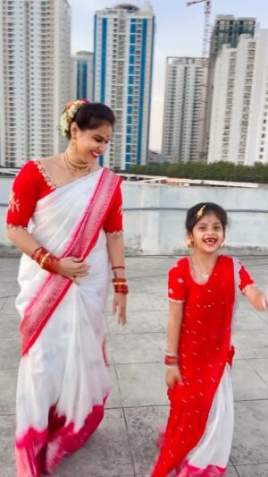 Madhu Reddy Instagram - Purvikaa Korikameraku 🤫 Mother & daughter Dress @suhaicollections 

#instagram #insta #virla #srikakulam #telugu #teluguactress #telugusongs #trendingreels #trend #mother #motherlove #motherdaughter #mothers #motherlife #motheranddaughter #trendingsongs #trendingnow #reels #reelsfeelit #reelsviral #reelsfeed #telugubgm #treditional #trenditionalook #madhureddy_official #purvikaa #purvikaareddy