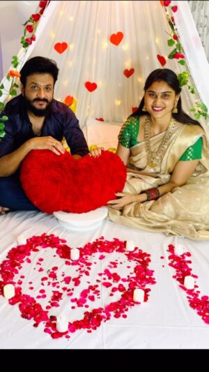 Madhu Reddy Instagram - Happy Anniversary My love❤️ @madithatikrishnakishore
Successful gaa 8yrs complet chesukoni 9th year looki Adugupettamu ilanti anniversary Enno manamu chesukovali❤️😘🤗 emantavu 

#instagram #insta #love #husband #husbandandwife #relation #relationshipgoals #happylife #hapoyness #caring #emotions #feelings #viral #reach #trendingreels #trend #reaching