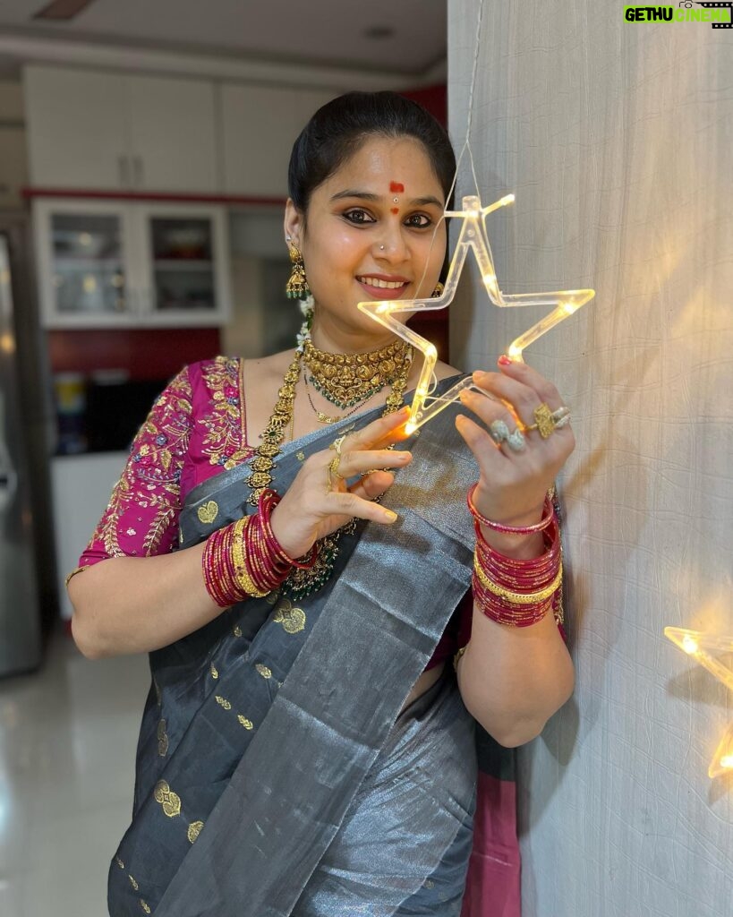 Madhu Reddy Instagram - Andariki Dipawali Subhakankshalu 🪔 Blouse @pravallis_boutique Saree @missammacollections2023 #instagram #insta #diwali #diwalivibes✨ #diwali2023 #festival #festivaloutfit #festivalseason #treditional #treditionallook❤️ #viral #trending #picoftheday #photographer #viralpost #viralposts #madhureddy_official #diwalirangoli