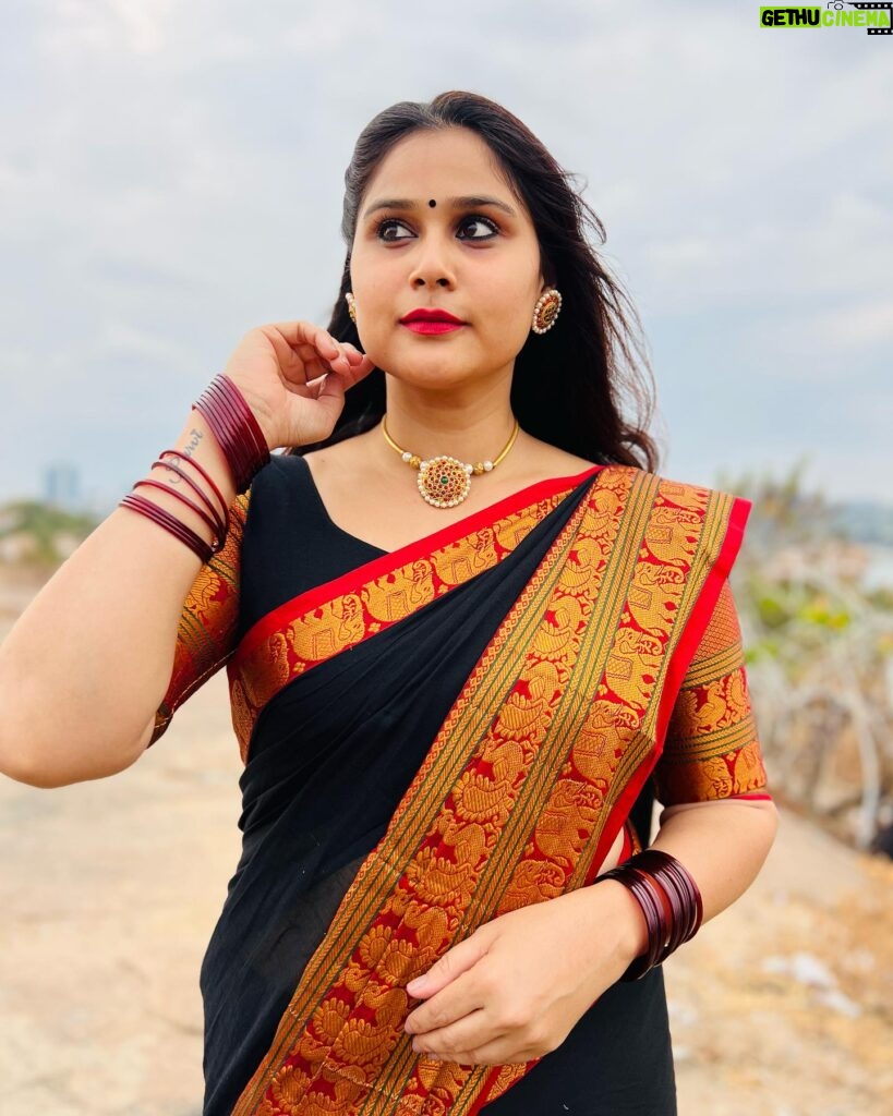 Madhu Reddy Instagram - Traditional look😘 Saree @missammacollections2023 #instagram #insta #treditional #sareelove #sareelover #sareecollection #treditional #trend #post #picoftheday #photooftheday #photoshoot #photographers #location #locations #viral #viralpost #viralposts #angel #favorite