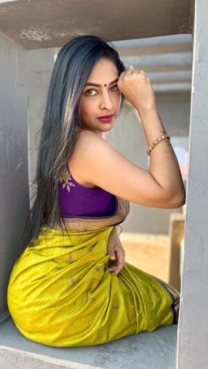 Madhumitha Instagram - 💛 
#saree #sareelove