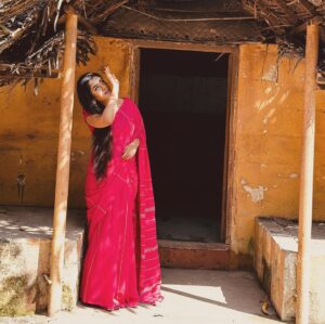 Madhumitha Instagram - Let your face feel the warmth of the sun and your heart the joy of life. ❤️🌸🌞#SunKissedSoul
Behind lens : @yamuna__chinnadurai 🫰🏻