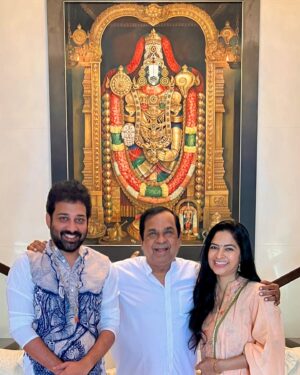 Madhumitha Instagram - మా కెరీర్స్ లో , బ్రహ్మానందం గారితో సినిమాలు చేసిన అనుభవం ఉన్నా, #రంగమార్తాండ ప్రివ్యూ చూసాక , ఆయన్ని కలిసి చూసేవరకు మనసు కుదుట పడలేదు. మాతో రెండు గంటల సమయం గడిపినందుకు ధన్యవాదాలు, ఇది మా భాగ్యం. ఈ రెండుగంటల సమయంలో ఓ చిన్న పిల్లవాడిని, ఓ లోతైన నటుడిని, నటుని అనుభవాల్ని , అనుభవాలు నేర్పిన జీవిత పాఠాల్ని చూసి,విని తరించిపోయాము. కూతురు వచ్చినట్టుందని మీరు అనడం అమితానందాన్నిచ్చింది. 
మీకు మా పాదాభివందనాలు. ఫోటో దిగుతున్నప్రుడు అమ్మాయి అల్లుడితో ఫోటో దిగినట్టుఉంది అని మీరు సంబోధించడం మనసు పొంగిపోయింది. ఆదిదంపతులుగా సతీమని లక్ష్మి గారి సమేతంగా మీరు మమ్మల్ని దీవించటం మా అదృష్టం . 
మీరు సదా ఆరోగ్యంగా ఆనందంగా ఉండాలని కోరుకుంటు 🙏🏻 

శివమధు ❤️ #brahmanandam garu #SivaMadhu #rangamarthanda #tfi