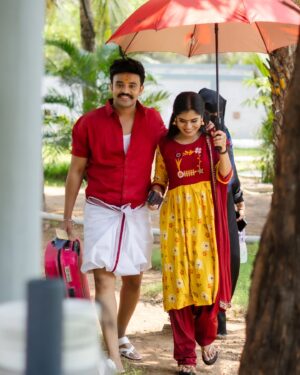 Madhumitha Instagram - Behind The Scenes 🎬 
Candid Moments 
#anchor#actor#azhar#madhumithaillayaraja#madhumitha#nenjukulle#nenjukulleinnarunnu#song#moments