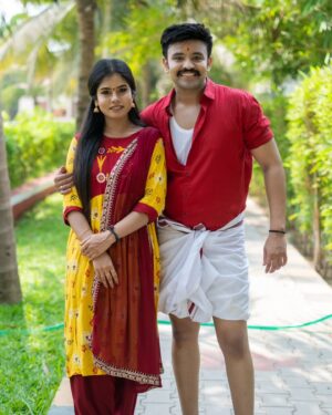 Madhumitha Instagram - உன்னால் தவிக்கும் 'பொன்னுமணி' ...
#anchor#actor#azhar#madhumithaillayaraja#ponnumani#movie#living#moments#recreating#karthik#and#soundarya 

📸 : @didit.clickyourmoments