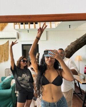 Madhuri Itagi Instagram - 🌴👯‍♀️♥️🍤🍸
