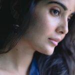 Madhuri Jain Instagram - Never felt so alive in my own skin and honestly , it’s beautiful and empowering 🤍💙 #bareskin 📸: @navin_prasathh Saree : @tribanga_india