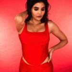 Madhuri Jain Instagram - 🔪 Jewellery @malabargoldanddiamonds 📸: @palaniappansubramanyam Stylist : @keerthysampath Make up: @kaviyaartistry_off Hair: @puii__geminie