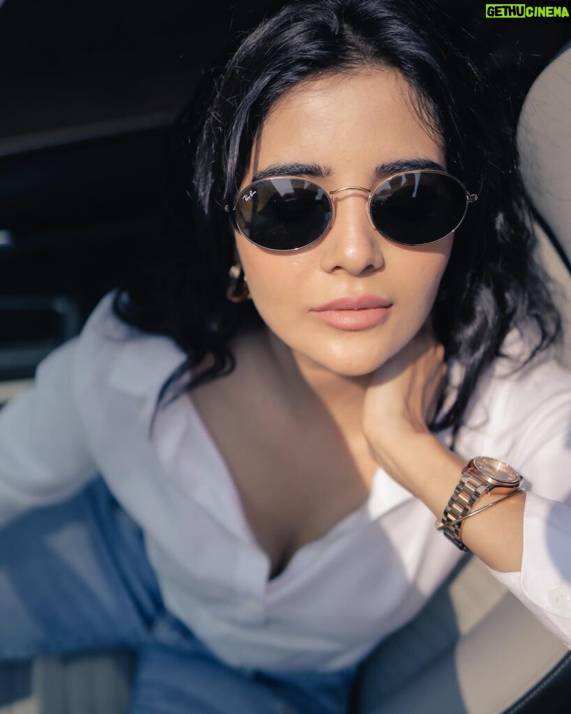 Madhuri Jain Instagram - The Sun and the sunglasses adhavadhu veyil kalam so, a gentle reminder to hydrate often 🫶 📸: @thatmadraskaran