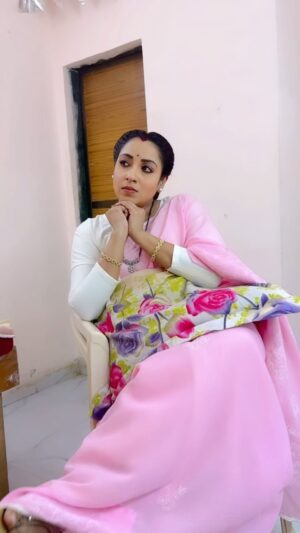Madhusree Sharma Instagram - Chor…..🤭 #trending 
#trendingreels #only #expression #explore #explorepage #mannsundar #dangal #dangaltvchannel #madhusreesharma #instagood #instagram #reels #reelsinstagram
🎥 - @niteshprashar_