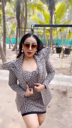 Madhusree Sharma Instagram - Again posting this because of Instagram glitch 🙆‍♀️ #instagram #instagramreels #dailyinstagramreels #madhusreesharma #reelitfeelit #reelkarofeelkaro