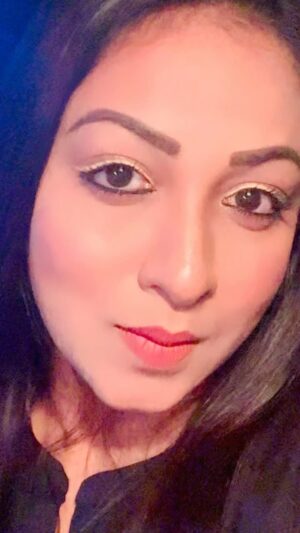 Madhusree Sharma Instagram - कभी तो चौंक के देखे कोई हमारी तरफ़,
किसी की आँख में हम को भी इंतिज़ार दिखे…..🌹♥️
.
.
.
#explorepage #eyemakeup #eyes #explore #madhusreesharma #reels #feelings #trending #viral #actorslife #actor #instagood #instalike