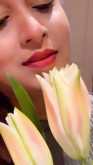 Madhusree Sharma Instagram - तुम पे हम तो मरे जा रहे है …..❤️🫶

#madhusreesharma #explore #explorepage #reels #expressions #actor #feelings #viral #instagood
