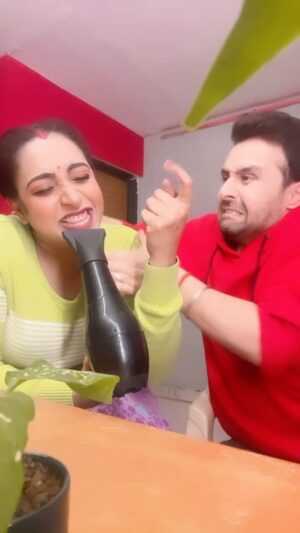 Madhusree Sharma Instagram - inbetween the shots😂😂 
.
.
.
#mannsundar #dangaltv #actorslife #onsetmasti #lipsync #funnyvideos #reelsindia #comedyreels #viralinstagram #reelitfeelit #niteshprashar #reelkrofeelkro