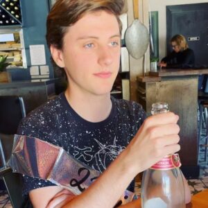 Madison Davenport Instagram - 🎉🎉🎉Guess who’s 21!!!!🎉🎉🎉

Gage, you are the best little brother(who’s taller than me) anyone could ever hope for. I’m so so proud of you and the man you are. Now go out and enjoy getting carded🥃🍺🍹🍸🍷🥂 
Happy Birthday bubs❤️