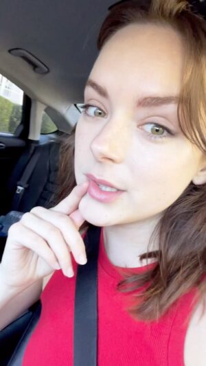Madison Davenport Instagram - Shoot your shot with your crush using this song!! I dare you😳 #ohshit #crushreveal #shootyourshot #newsong
*pre save link in my bio*