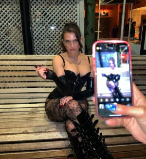 Mae Muller Instagram - theme for halloween 2023 : WHAT WAIST ?