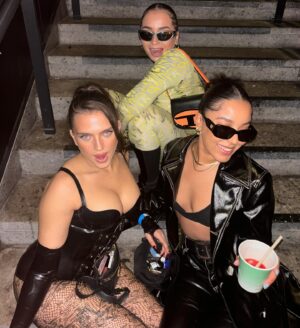 Mae Muller Instagram - theme for halloween 2023 : WHAT WAIST ?