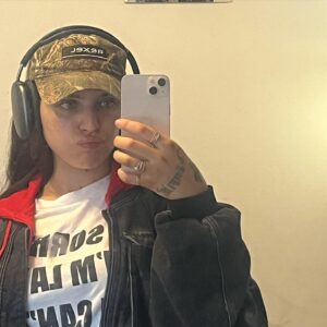 Mae Muller Instagram - life kicking my ass but at least i look good