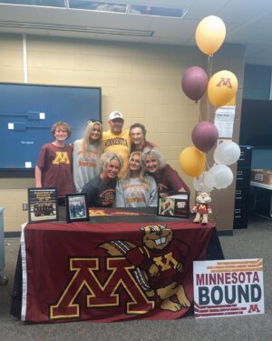 Maesi Caes Instagram - pen to paper 📃🖋 officially a baby goph ❣️
@uofmdanceteam 〽️