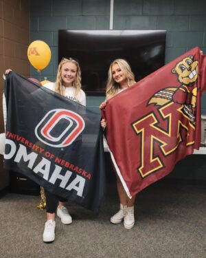 Maesi Caes Instagram - pen to paper 📃🖋 officially a baby goph ❣️
@uofmdanceteam 〽️