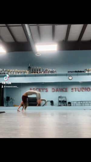 Maesi Caes Instagram - flips ! 🤸🏼‍♀️ 
•
•
•
#dancer #acro #dancemoms #wod #littlebigshots #tricksfordancers #ballet #balletdancer #contemporaryart #contemporarydance #danceinspo #losangelesdance #universityofminnesota
