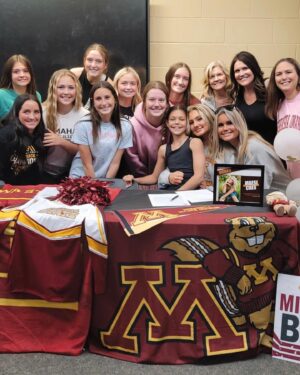 Maesi Caes Instagram - pen to paper 📃🖋 officially a baby goph ❣️
@uofmdanceteam 〽️