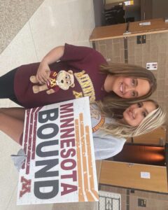 Maesi Caes Instagram - pen to paper 📃🖋 officially a baby goph ❣️ @uofmdanceteam 〽️