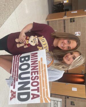 Maesi Caes Instagram - pen to paper 📃🖋 officially a baby goph ❣️
@uofmdanceteam 〽️