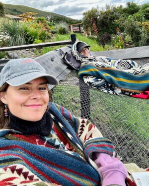 Mafalda Luís de Castro Instagram - 💟Esta viagem é ainda a celebração de 20 anos de amizade com esta doida que é minha irmã por escolha e parceira de uma vida. 
Também este ano chegamos juntas aos 35, com apenas 12 dias de diferença. Bonita curiosidade, ou não? 😊