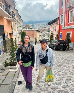 Mafalda Luís de Castro Instagram - 💟Esta viagem é ainda a celebração de 20 anos de amizade com esta doida que é minha irmã por escolha e parceira de uma vida. 
Também este ano chegamos juntas aos 35, com apenas 12 dias de diferença. Bonita curiosidade, ou não? 😊