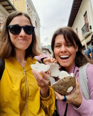 Mafalda Luís de Castro Instagram - 💟Esta viagem é ainda a celebração de 20 anos de amizade com esta doida que é minha irmã por escolha e parceira de uma vida. 
Também este ano chegamos juntas aos 35, com apenas 12 dias de diferença. Bonita curiosidade, ou não? 😊