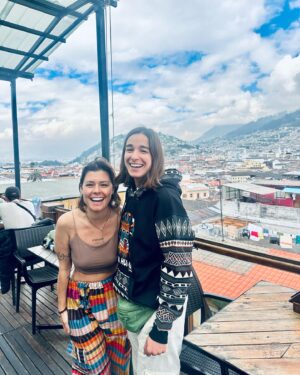 Mafalda Luís de Castro Instagram - 💟Esta viagem é ainda a celebração de 20 anos de amizade com esta doida que é minha irmã por escolha e parceira de uma vida. 
Também este ano chegamos juntas aos 35, com apenas 12 dias de diferença. Bonita curiosidade, ou não? 😊