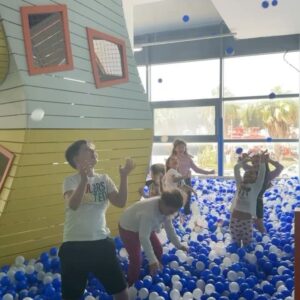Mafalda Teixeira Instagram - Já conhecem o @feijaoverdefunpark ?
A festa da Dalila foi super divertida e com muitas brincadeiras!
Gostavas de receber um bilhete de família, para 5 pessoas, para visitar um destes parques?
Participa neste passatempo:
-tens que seguir a página @feijaoverdefunpark 
-tens que seguir a página @teixeiramafalda 
-e deixar em comentários 2 amigos teus 😉
.
#party #kids