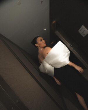 Mafalda Castro Instagram - Gala dos 31 da @tvioficial desta vez a dois 
Fotos @diogonavy 
Vestido @solacelondon 
Joias @bulgari 
Makeup @lucianofialho.makeup @yslbeauty 
Hair @lorealpro @hairby.catiasimao 
Styling @goncalomello
Location @intercontinentalcascaisestoril