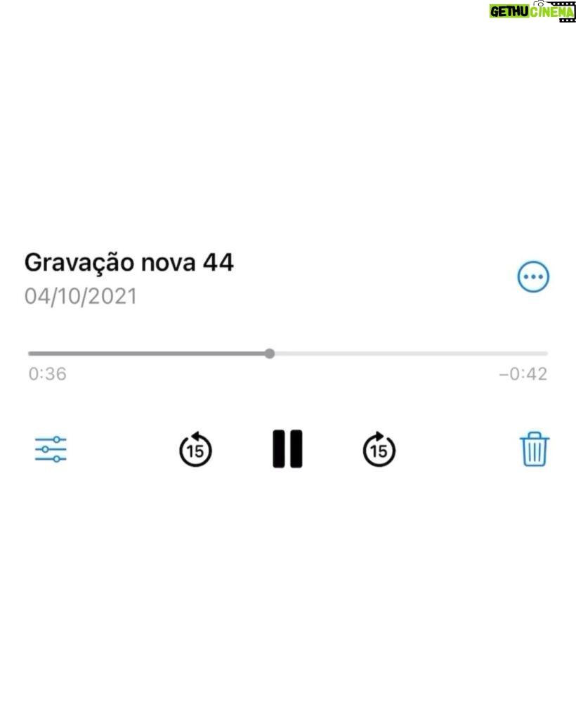 Mafalda Creative Instagram - “Não é um trabalho” é a música que estava na gaveta desde 2021 😱 Mais uma do nosso álbum “Recreio” 🛝 Nunca pensei chorar num videoclipe, mas a letra é tão intensa que não aguentei 😂 Se quiserem ver lágrimas de crocodilo vão ver o videoclipe no YouTube 🎥