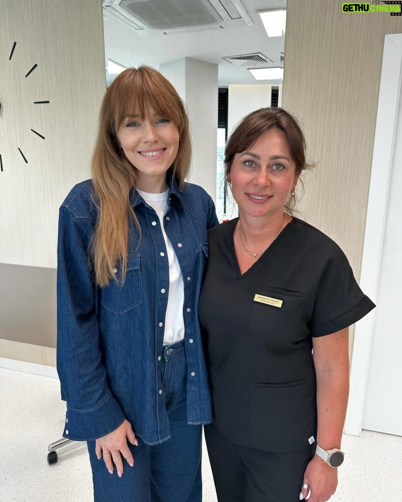 Magdalena Lamparska Instagram - Hollywoodzki uśmiech tylko w @baltic_ortho_clinic ⭐️ To była najlepsza decyzja, żeby w dorosłym życiu skorzystać z niewidocznej opcji leczenia ortodontycznego metodą Invisalign. Podziękowania dla całego zespołu i doktor Kariny Pyc - Choduń. #hollywoodsmile #ortodonta #invisalign #współpracareklamowa