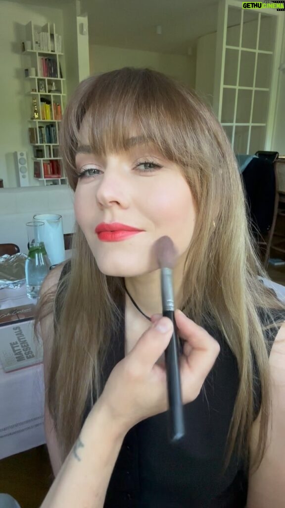 Magdalena Lamparska Instagram - Vintage rock. Read lips. AC/DC - She’s got balls 😎 #makeup #makeuplook #vintagerock