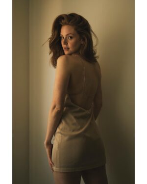 Maggie Geha Instagram - Beige, but not sad beige 🤎✨ 
📷 @retosterchi 
👗 @reginadoland