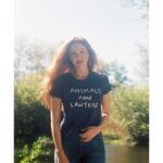 Maggie Geha Instagram - #AnimalsNeedLawyers and when you shop @advancinglawforanimals fundraiser tees you help provide impact litigation for animals! I’m wearing the navy crop and it is super soft and cute and fits really well! Link in bio or go to advancinglawforanimals.org/shop 🎞: @jared.clements