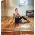 Maggie Geha Instagram - 🙋‍♀️ from my lil studio ☀️💖✨