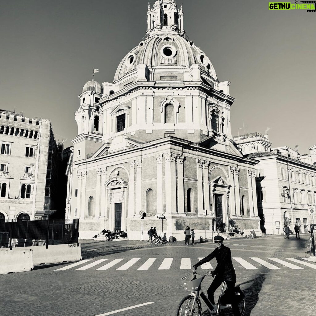 Maggie Grace Instagram - Ciao Roma / Hello 2020! 🚲🏛