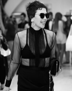 Maggie Gyllenhaal Instagram - Legendary night. Surrounded by so many filmmakers I admire… @festivaldecannes 
@dior 
@chopard