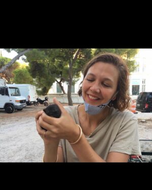 Maggie Gyllenhaal Instagram - “I’m alive, actually”……..On the second day of shooting @thelostdaughterfilm a litter of kittens was born in the back of my car. We had left the windows open.