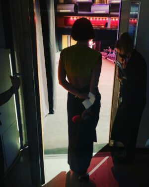 Maggie Gyllenhaal Instagram - Just before introducing @thelostdaughterfilm at @londonfilmfestival