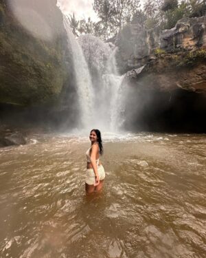 Maheswari Yayathiraj Instagram - Celebrating the journey of another year wiser,stronger and more fabulous than ever.
Happy birthday to me. 😄

#bali #birthdaypost #teganunganwaterfall #naturelove #travelgram #waterfall #vibing #indonesia #travelgram