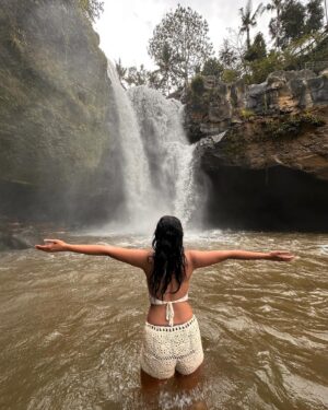 Maheswari Yayathiraj Instagram - Celebrating the journey of another year wiser,stronger and more fabulous than ever.
Happy birthday to me. 😄

#bali #birthdaypost #teganunganwaterfall #naturelove #travelgram #waterfall #vibing #indonesia #travelgram